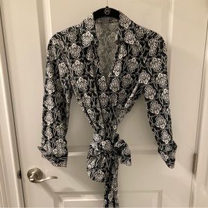 Ann Taylor Black & White Wrap Blouse Sz 6
